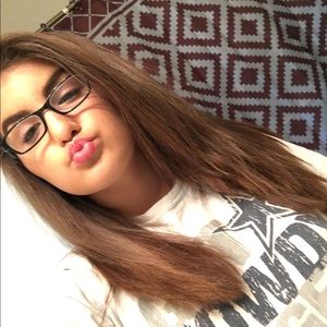 Meet your Posher, Amilya